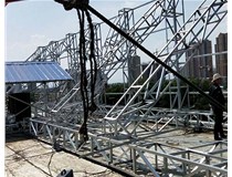 【山西德軒做字廠(chǎng)】晉中醫(yī)院樓頂大字安裝施工中